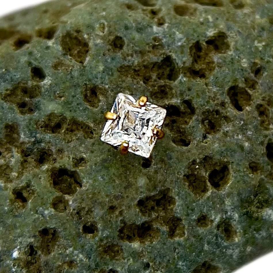 картинка Cubic Zirconia Square Crystal PVD Yellow  от магазина KOSMO PIERСING
