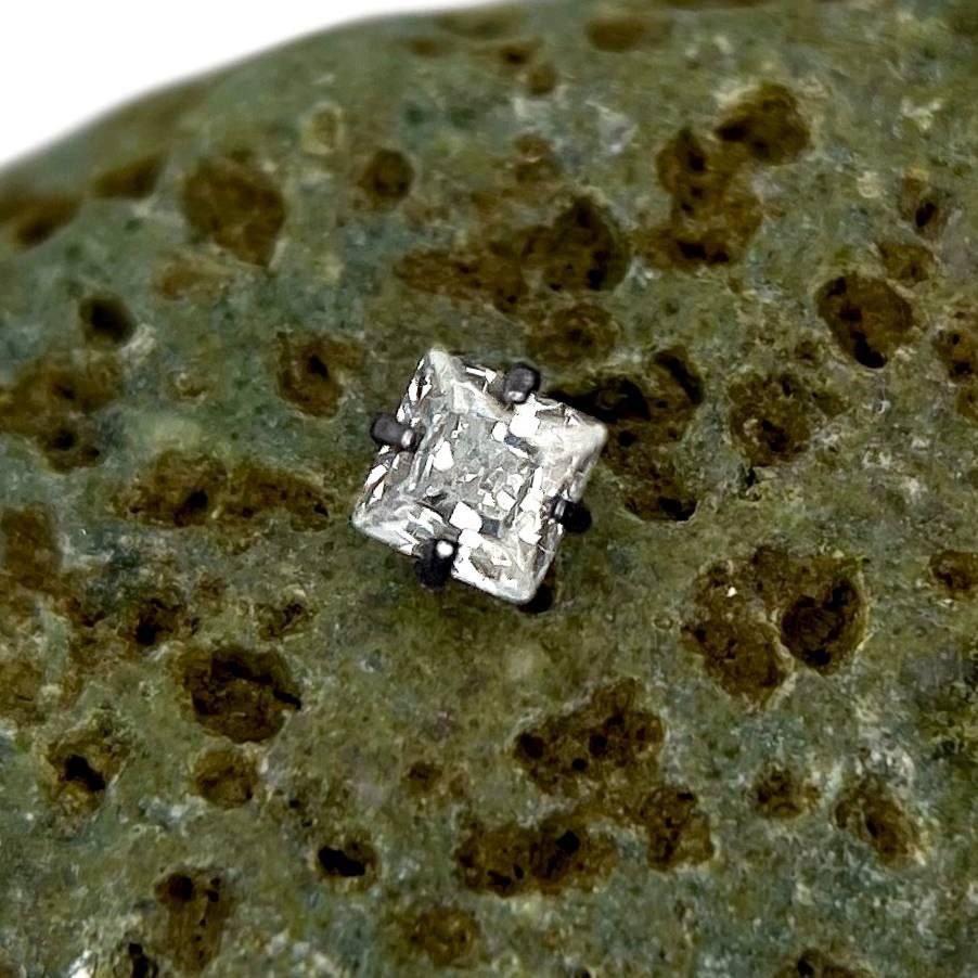 картинка Cubic Zirconia Square Crystal от магазина KOSMO PIERСING